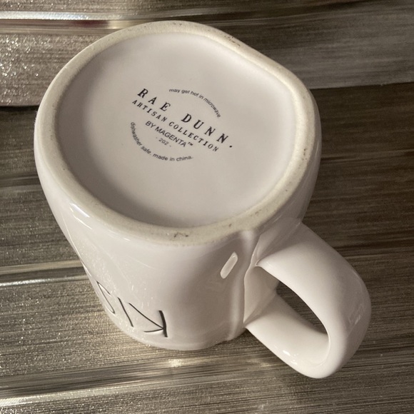 Rae Dunn XOXO hugs & kisses red interior mug NWT - Picture 6 of 6